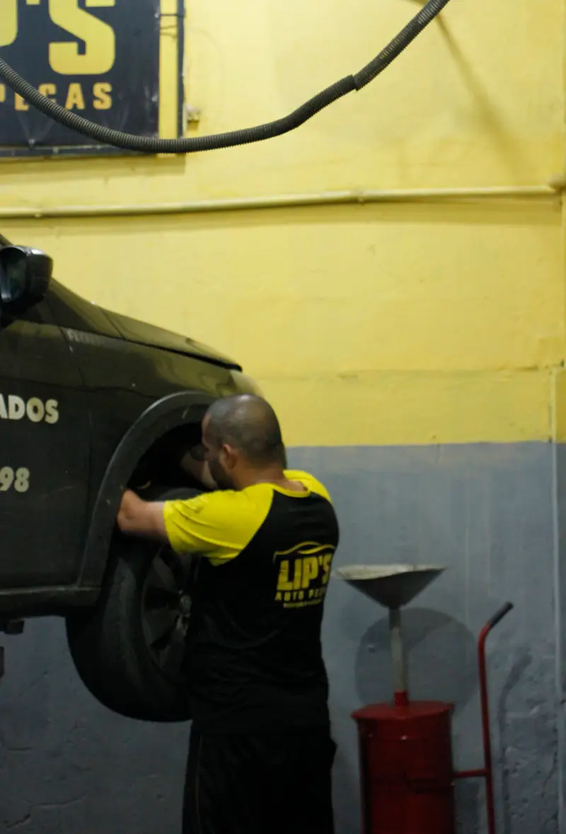 Serviço de suspensão na oficina da Lip's